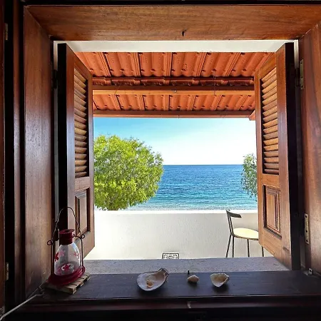 Дом отдыха By The Sea Tilos